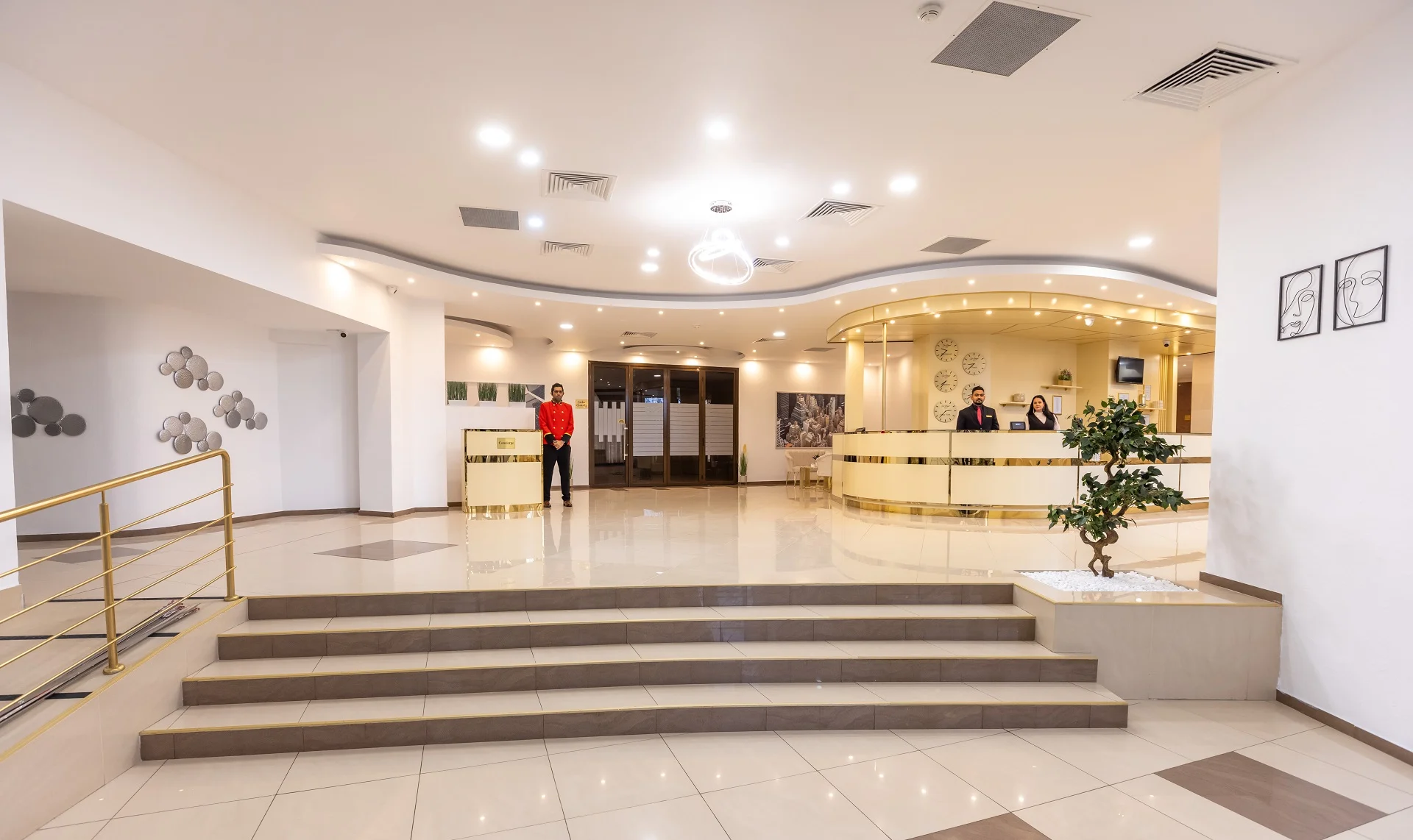 Sir Royal Hotel image reservation at Y-Sky-Lead