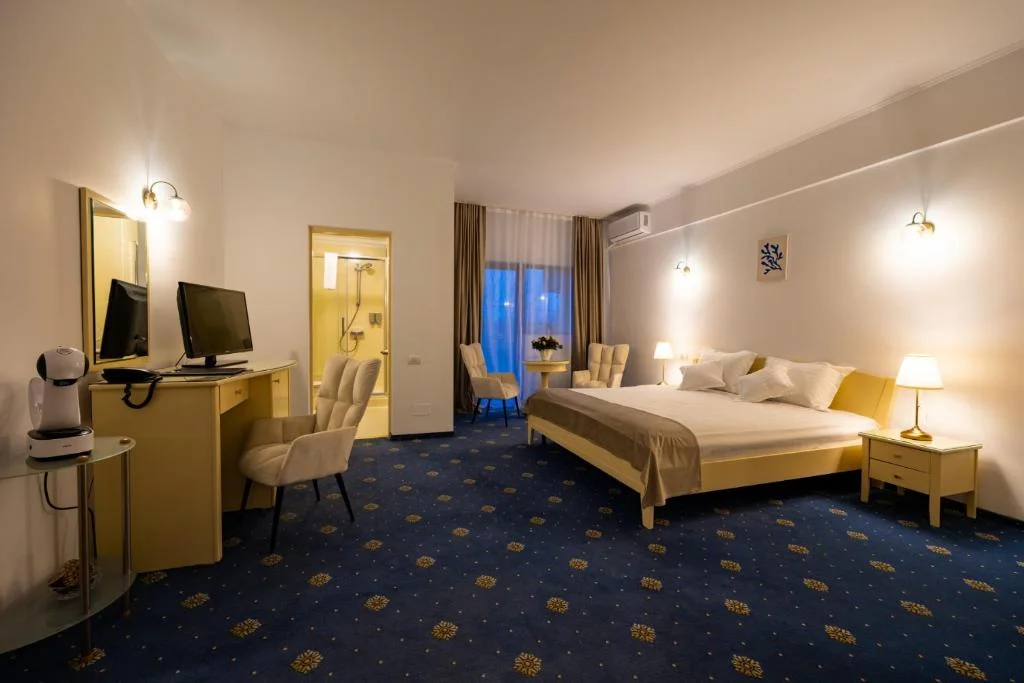 Sir Royal Hotel image reservation at Y-Sky-Lead