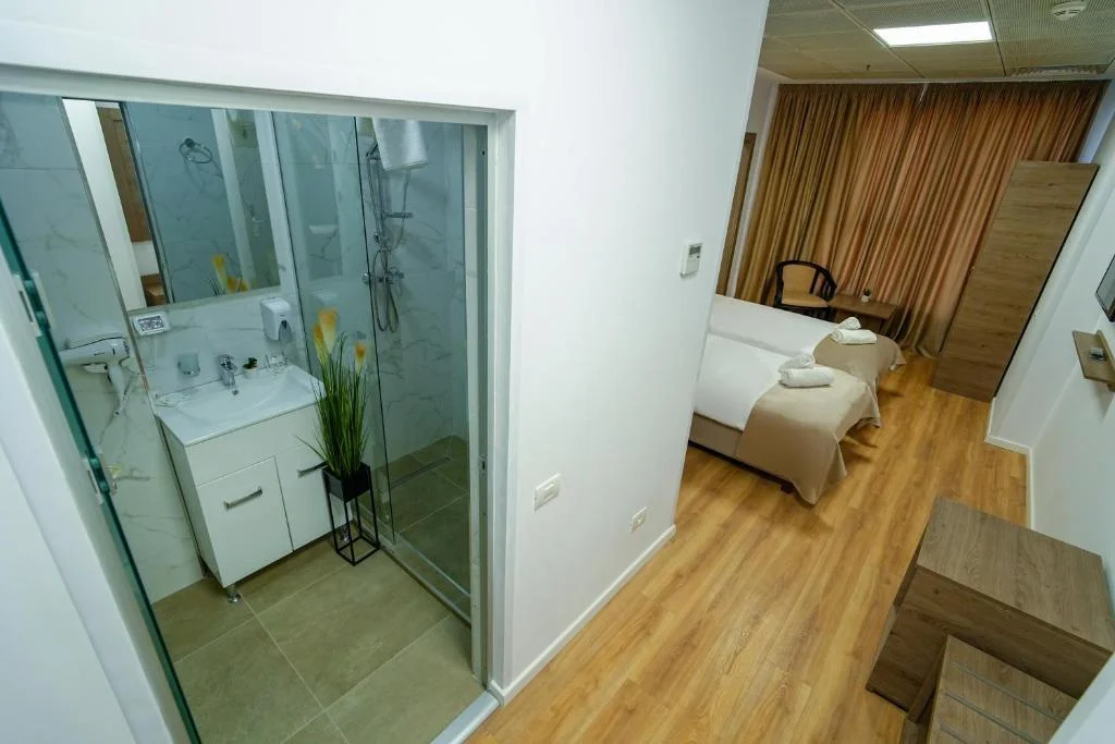 Sir Fundeni Hotel image reservation at Y-Sky-Lead