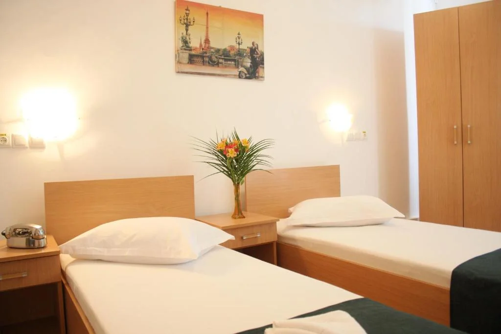 Sir Gara de Nord Hotel image reservation at Y-Sky-Lead