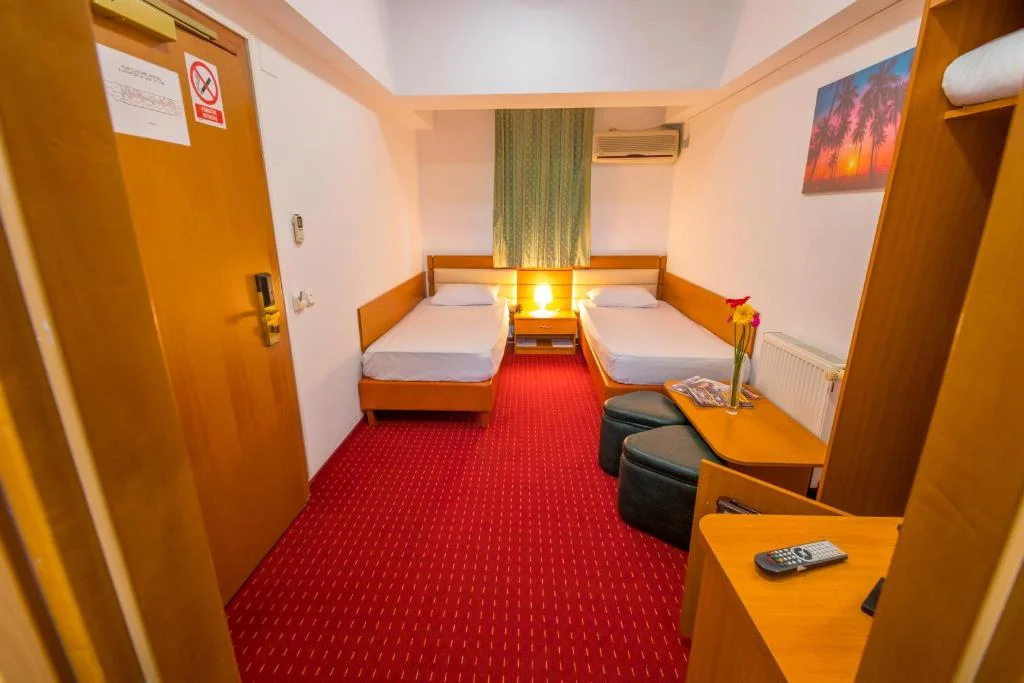 Sir Orchid Hotel image reservation at Y-Sky-Lead