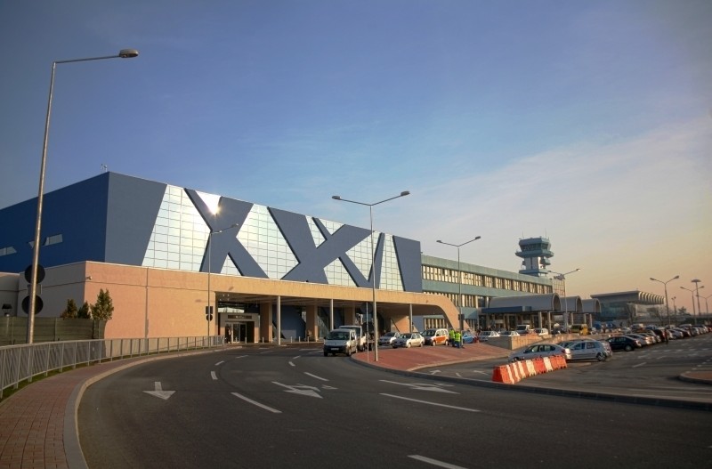 Airport image transportation at Y-Sky-Lead